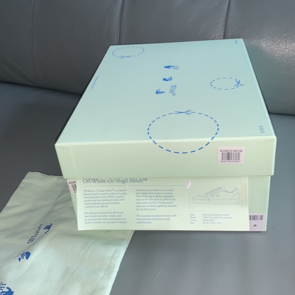 Off-White
Low Vulcanized Canvas Low-Top Sneakers - Picture 10 of 10